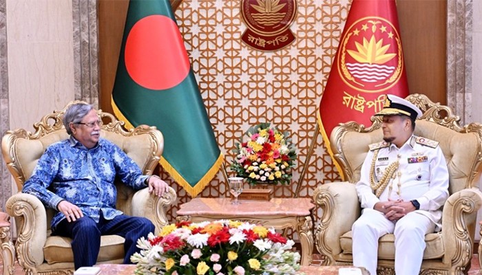 ​রাষ্ট্রপতির সঙ্গে বিদায়ী নৌপ্রধানের সৌজন্য সাক্ষাৎ