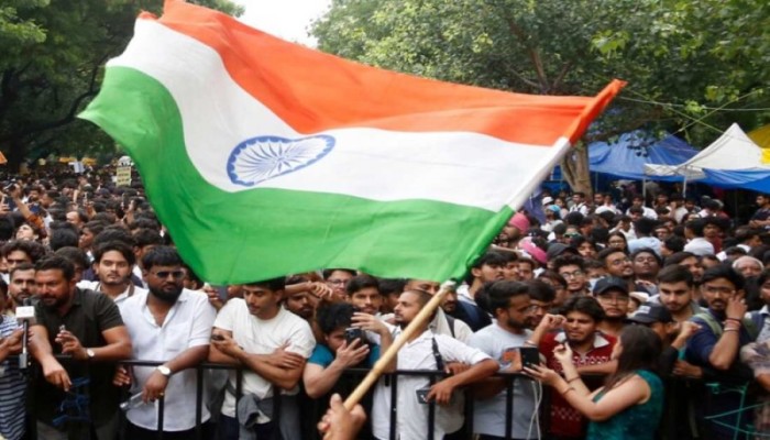 ককরোচ পার্টির কঠোর অবস্থান, পদত্যাগ নিয়ে আপস করবে না