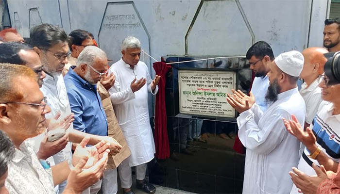 ​যশোরে রাস্তা ও ড্রেন নির্মাণকাজের উদ্বোধন করলেন প্রতিমন্ত্রী