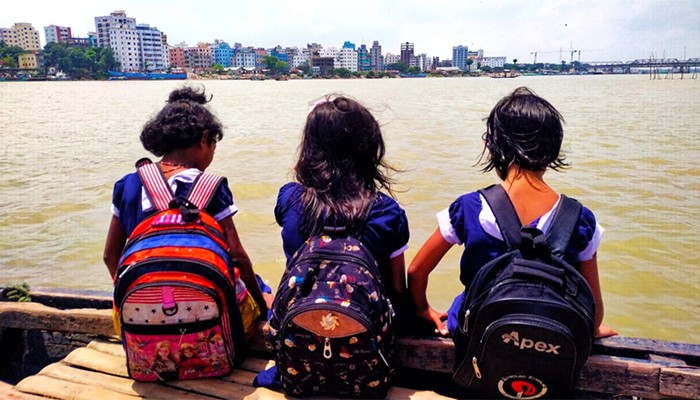 ​উত্তাল মেঘনা পাড়ি দিয়ে পাঠগ্রহণ