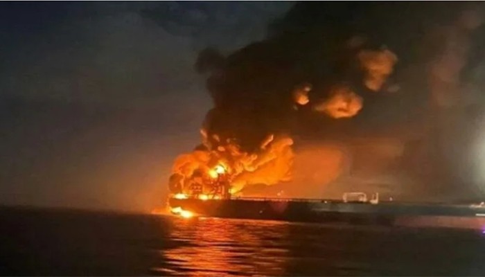 তেহরান অনুমোদিত রুট ত্যাগ করায় তেলবাহী ট্যাংকারে বিস্ফোরণ