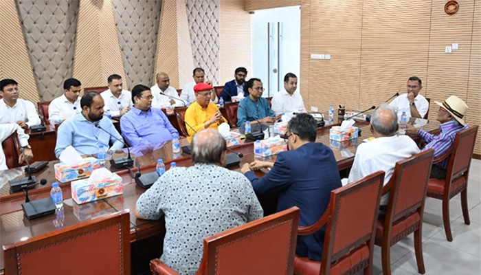 ​স্বাধীন গণমাধ্যমের জন্য নীতিমালা প্রণয়নে সম্পাদকদের সহযোগিতা চান প্রধানমন্ত্রী