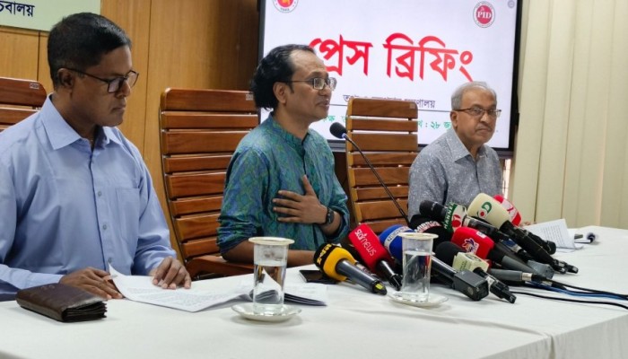 পদ ছাড়লে রাষ্ট্রপতির বিরুদ্ধেও আইনি ব্যবস্থা সম্ভব: তথ্য উপদেষ্টা