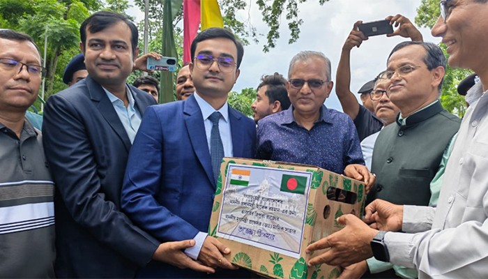 ​প্রধানমন্ত্রী তারেক রহমানের জন্য আনারস পাঠালেন ত্রিপুরার মুখ্যমন্ত্রী