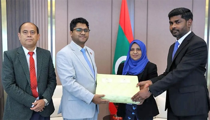 মালদ্বীপ সরকারকে আম উপহার দিল বাংলাদেশ