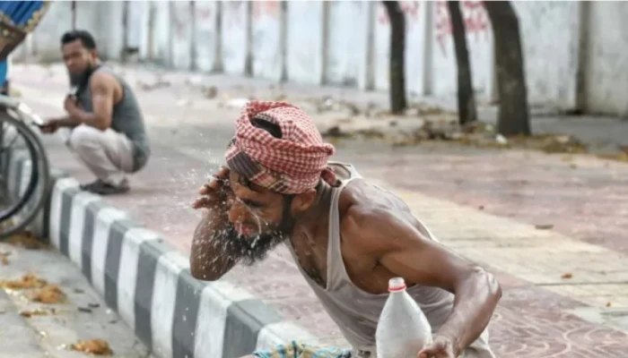 তাপপ্রবাহে ঢাকায় নষ্ট হচ্ছে লাখ লাখ কর্মঘণ্টা