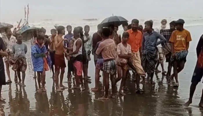 টেকনাফে রাখাইন থেকে আসা রোহিঙ্গাবাহী নৌকাডুবি, উদ্ধার ১৮