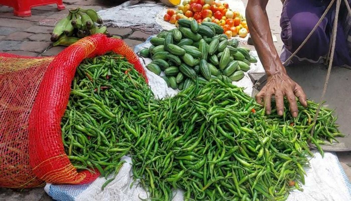 মরিচের কেজি ৪০০ টাকা
