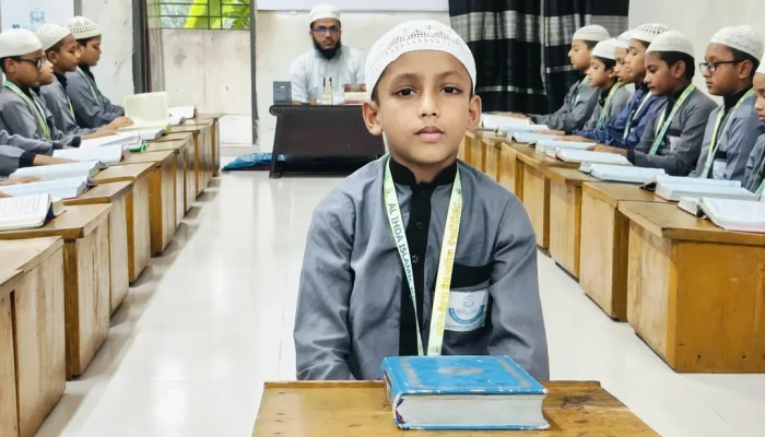 ৮ বছর বয়সেই কুরআনে হাফেজ আব্দুর রহমান