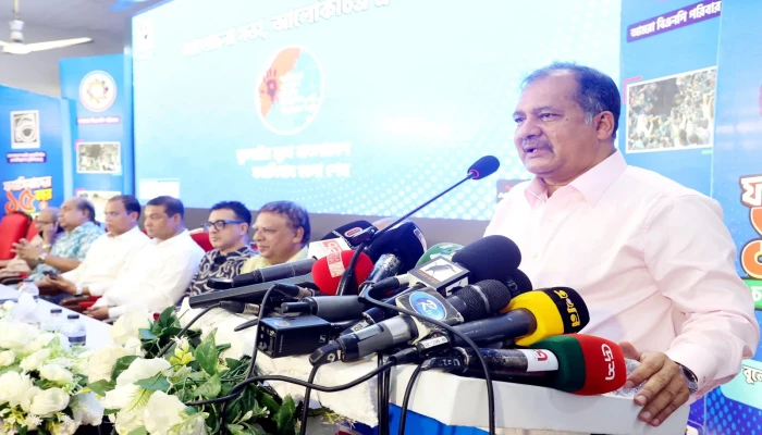চক্রান্ত না করে দেশ গড়ার কাজ করুন : তথ্যমন্ত্রী