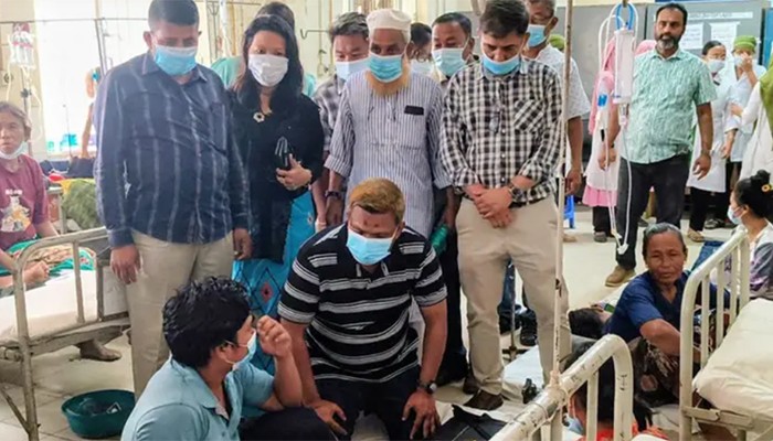 ​হামে আক্রান্ত রোগীদের পাশে প্রধানমন্ত্রী