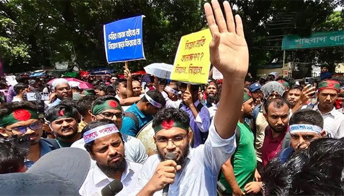 ​সরকারের আশ্বাসে প্রাথমিকের সুপারিশপ্রাপ্ত শিক্ষকদের আন্দোলন প্রত্যাহার
