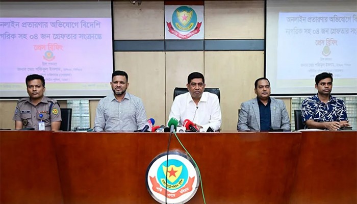 ​পুলিশের জারি করা সর্বোচ্চ সতর্কতা শুধু একটি ‘রিমাইন্ডার’: ডিবি প্রধান