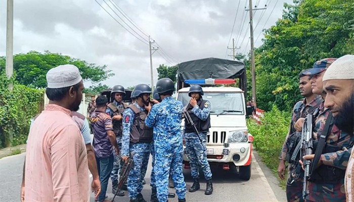 ​দিনদুপুরে গুলি চালিয়ে বিকাশকর্মীর ৫৭ লাখ টাকা লুট