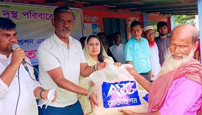 নদীভাঙনে ক্ষতিগ্রস্তদের পাশে আনভীর বসুন্ধরা গ্রুপ ফাউন্ডেশন