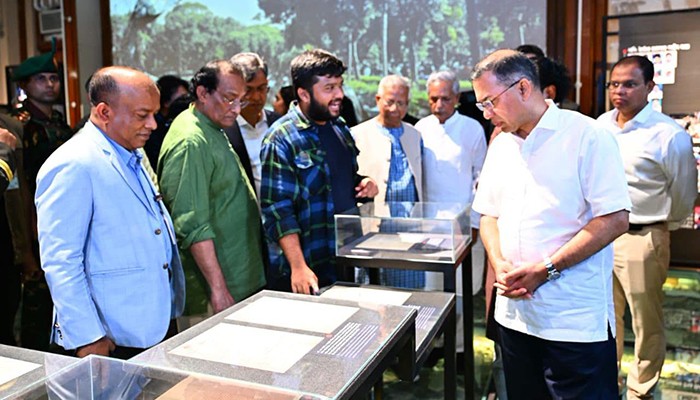 ​জুলাই স্মৃতি জাদুঘর ঘুরে দেখলেন প্রধানমন্ত্রী