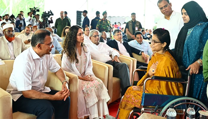 ​জুলাই গণঅভ্যুত্থানে আহত যোদ্ধা মিতুর খোঁজ নিলেন প্রধানমন্ত্রী