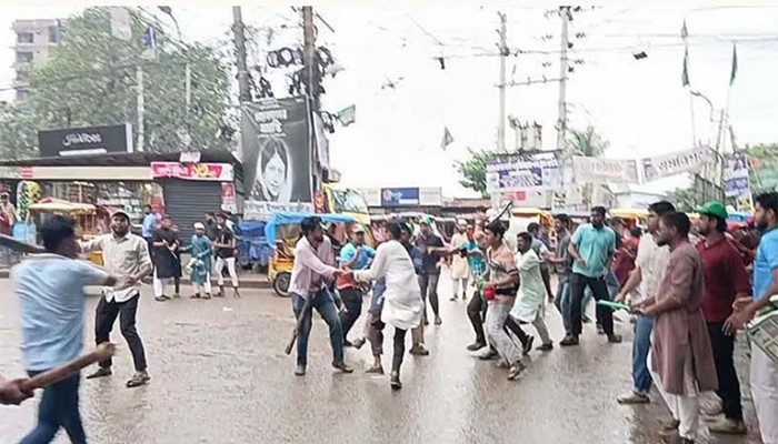 ​নারায়ণগঞ্জে ছাত্রদল-শিবির সংঘর্ষ, আহত ৫