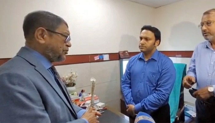 ​পুরান ঢাকার পপুলার ডায়াগনস্টিকে অভিযান, মন্ত্রীর হুঁশিয়ারি