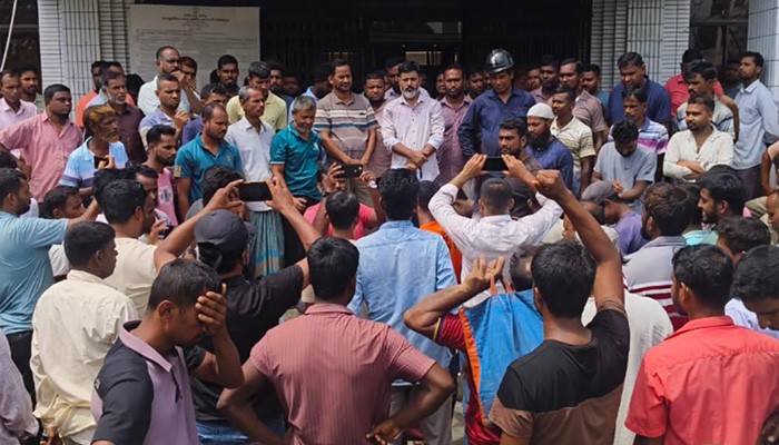 ​বড়পুকুরিয়া কয়লা খনি শ্রমিকদের বিক্ষোভ