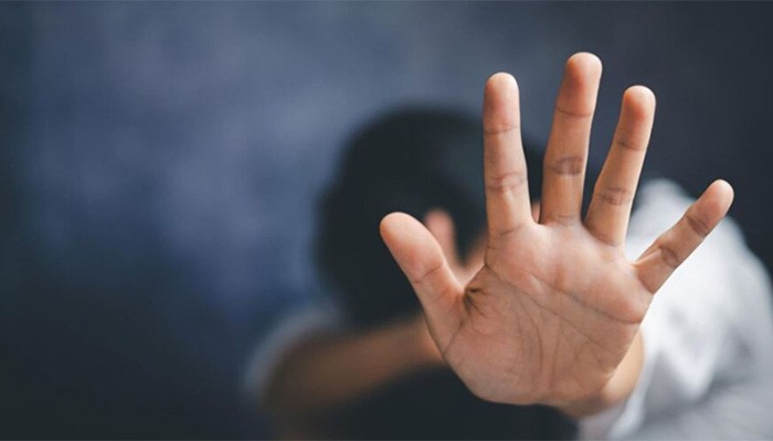​শ্লীলতাহানির অভিযোগে কাজীকে গণধোলাই