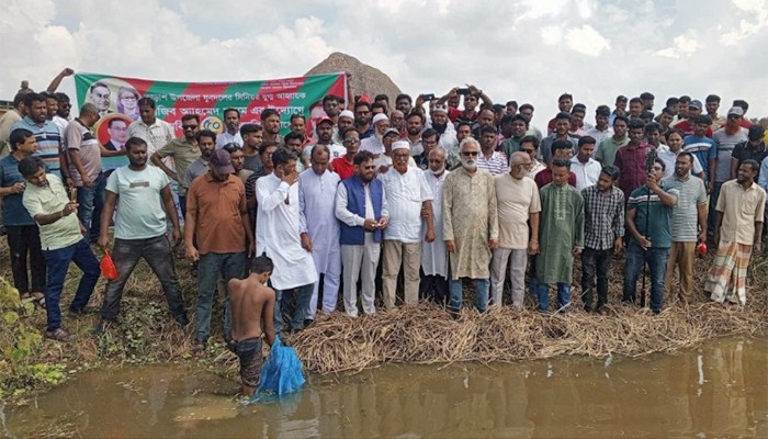 ​চলনবিলের জলাশয়ে ৫০ মণ পোনা মাছ অবমুক্ত