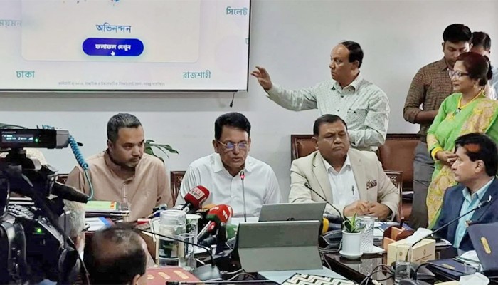 ​মন খুলে গান গাওয়া যায়, নম্বর দেওয়া যায় না: শিক্ষামন্ত্রী