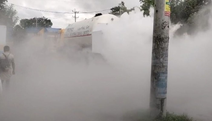 মহাসড়কে নাইট্রোজেনবাহী ট্রাক বিস্ফোরণ