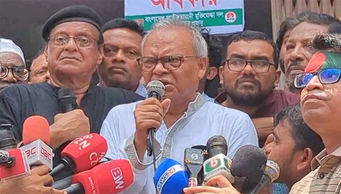 ​জামায়াত সব সময় আওয়ামী লীগের কৃপা পেতে চেষ্টা করে: রিজভী