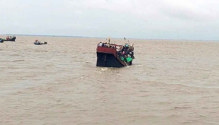 ​হাতিয়ার সঙ্গে সারা দেশের নৌ যোগাযোগ বন্ধ