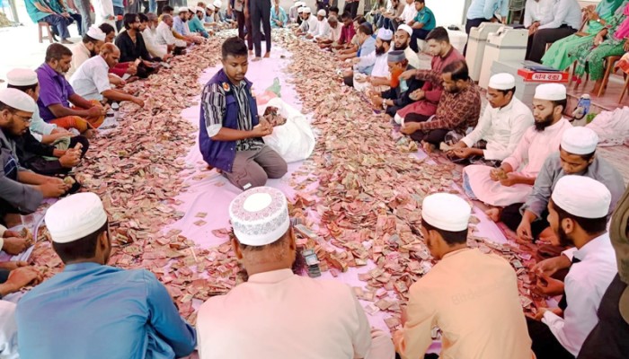 খুলল শাহজালাল মাজারের দানবাক্স, চলছে গণনা