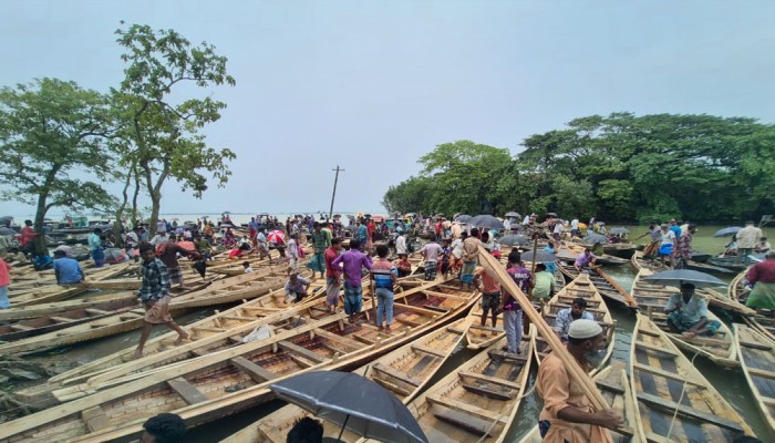 কোটি টাকার নৌকা বিক্রি !