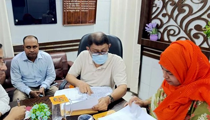 মহেশপুর স্বাস্থ্য কমপ্লেক্সে স্বাস্থ্যমন্ত্রীর ঝটিকা সফর