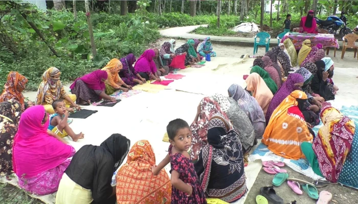 বেনাপোলে আলোকিত নারী, স্বাবলম্বী হতে পথ দেখাচ্ছে ৫ শতাধিক নারীকে