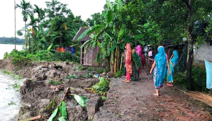 একদিনে ১০টি বাড়ি বিলীন
