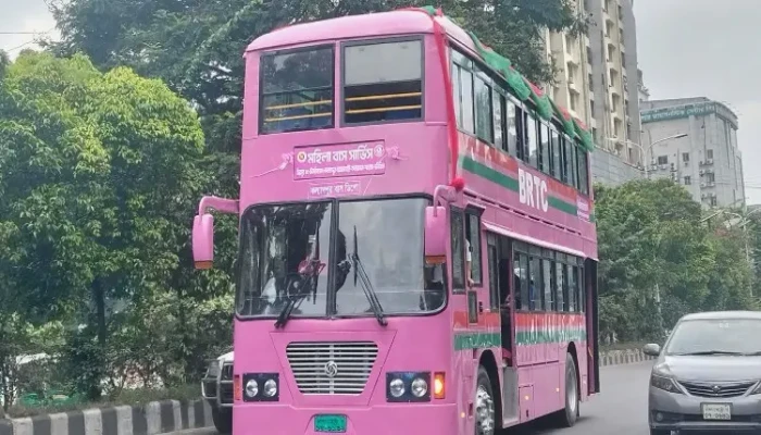 পিংক বাসে যাত্রী সংকট