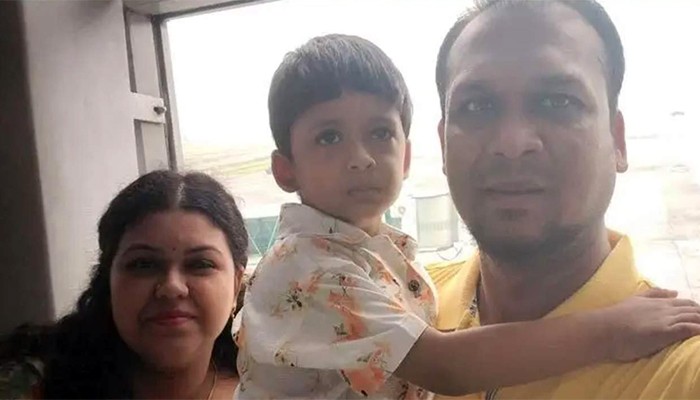 ​কলকাতায় আগুনে নিহত সাংবাদিক দেবাশীষসহ পরিবারের চারজন