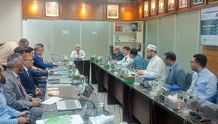 ​রাষ্ট্রপতি নির্বাচন: ইসি সচিবসহ ২০ কর্মকর্তার বৈঠক