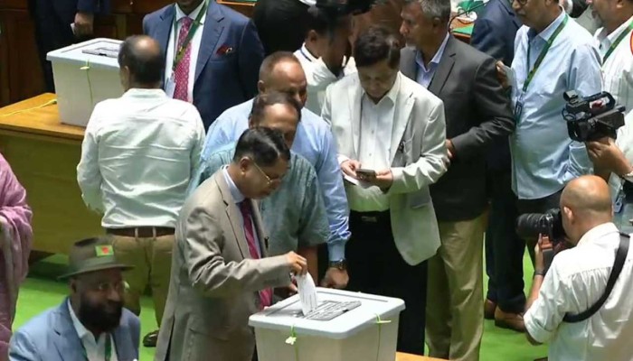 রাষ্ট্রপতি নির্বাচনের ভোটগ্রহণ চলছে