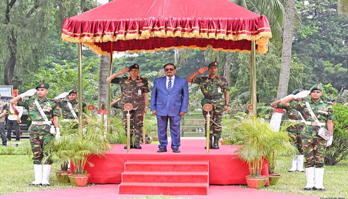 ভারপ্রাপ্ত রাষ্ট্রপতি হাফিজ উদ্দিন আহমদকে বঙ্গভবনে বিদায়ী সংবর্ধনা