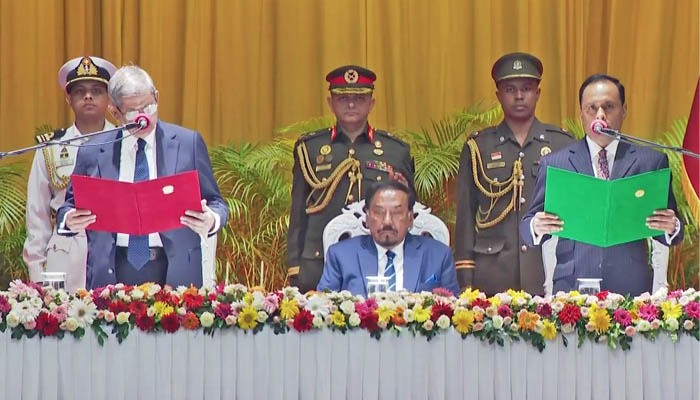 রাষ্ট্রপতি হিসেবে শপথ নিলেন মির্জা ফখরুল 