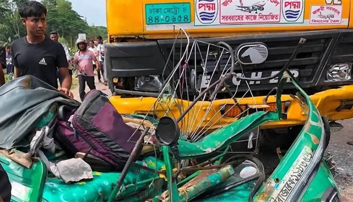 ট্যাংকলরি-অটোরিকশা সংঘর্ষে একই পরিবারের তিনজনসহ নিহত ৪
