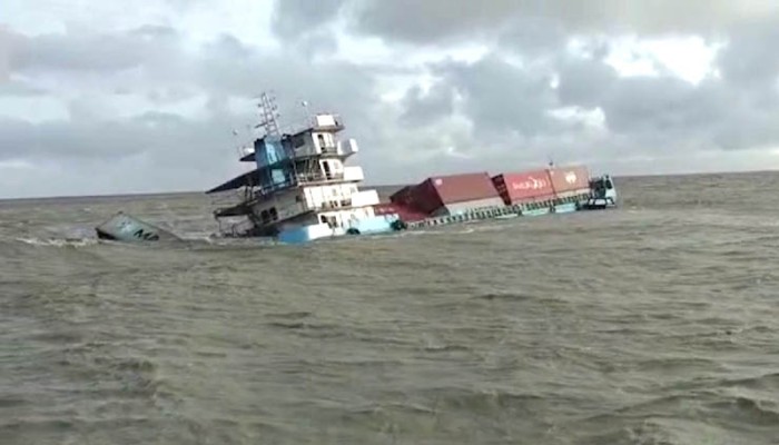 ওড়িশায় বাংলাদেশিসহ ২৪ নাবিক নিয়ে জাহাজডুবি