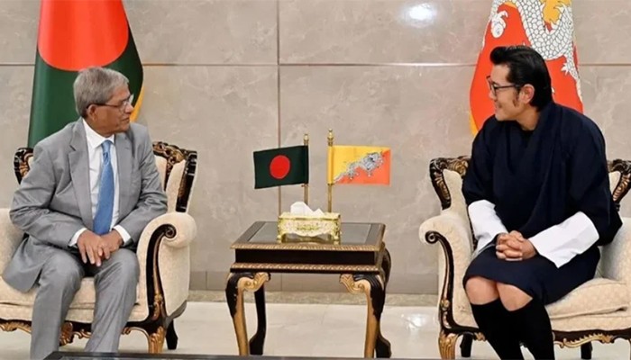 ঢাকায় যাত্রাবিরতিতে ভুটানের রাজা, রাষ্ট্রপতির সঙ্গে সাক্ষাৎ