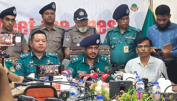 রংপুরে চার খুনের ঘটনায় পুলিশ কমিশনারের নতুন ভাষ্য