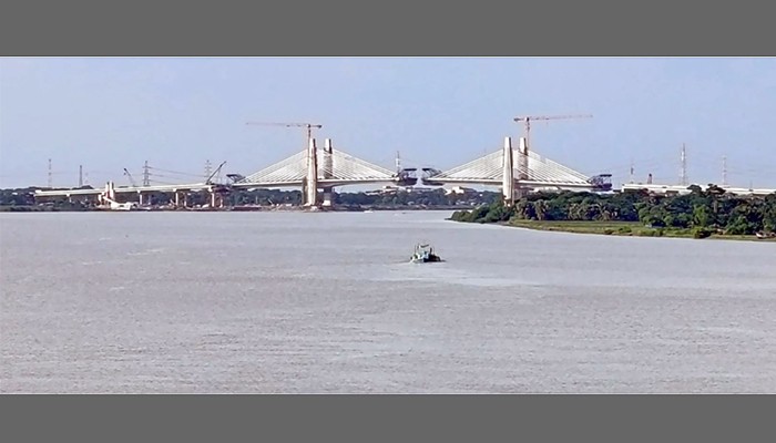 শেষের পথে আন্ধারমানিক নদীতে ফোরলেন সেতুর নির্মাণকাজ