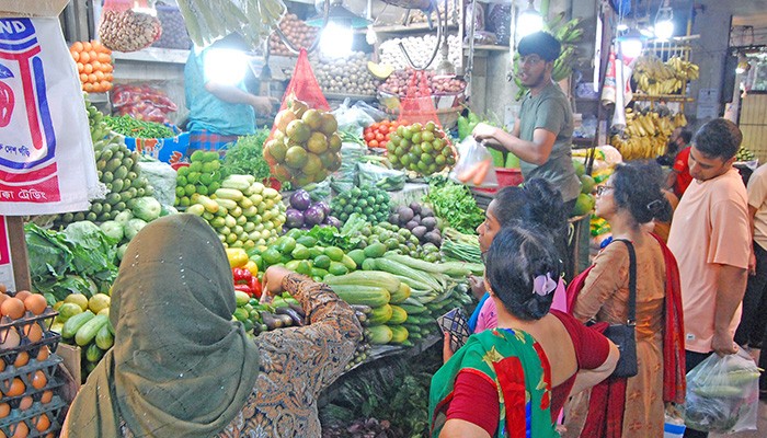সবজিতে স্বস্তি, নিত্যপণ্যে নাভিশ্বাস