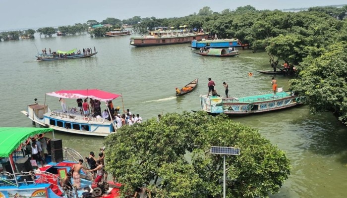 অপরিকল্পিত পর্যটনে টাঙ্গুয়ার হাওরে বাড়ছে মৃত্যুর মিছিল
