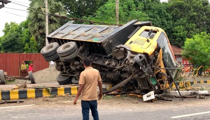 থামছে না সড়কে মৃত্যুর মিছিল