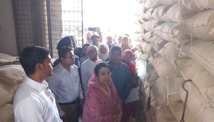 দেশে খাদ্যশস্যের কোনো ঘাটতি নেই: খাদ্যমন্ত্রী